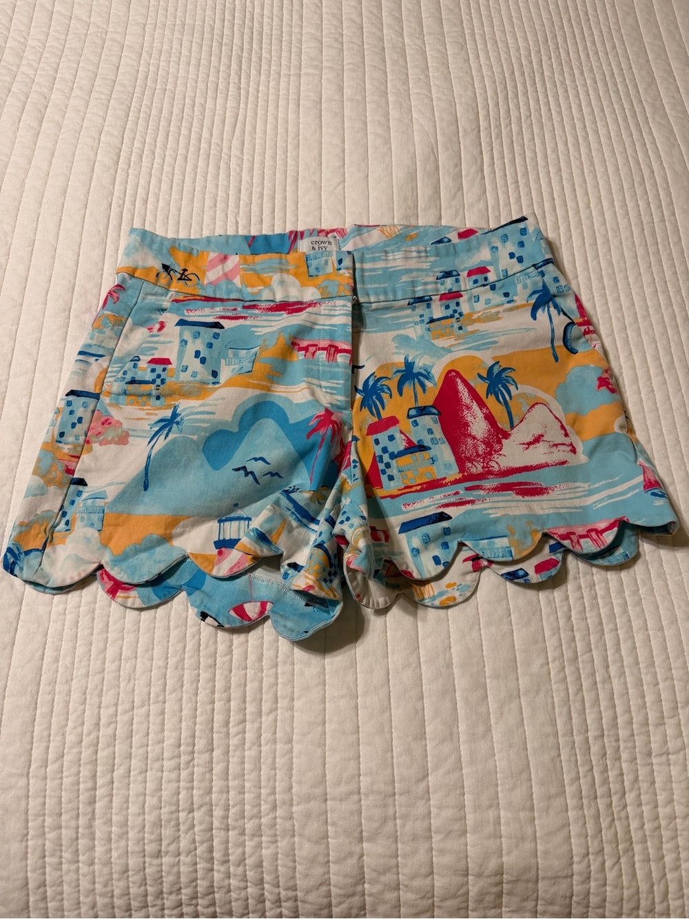 Crown & Ivy Shelby Scalloped Hem Coastal Print Shorts Size 8 Beach Preppy